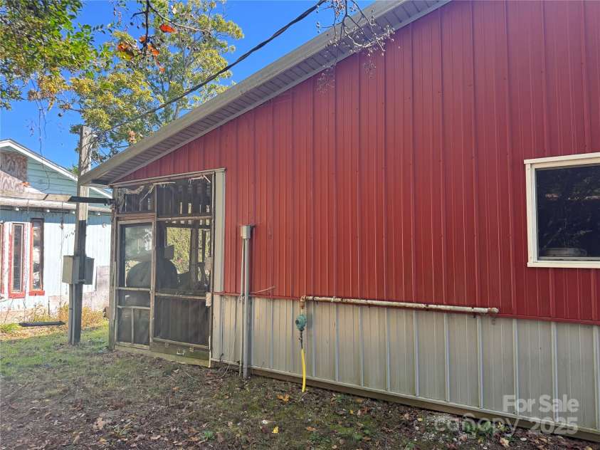 159 Lytle Road, Hendersonville, NC 28792.  MLS# CAR4318908, YatesRealty ID 1329. 