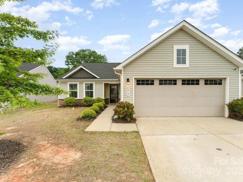 4219 Mackinnon Drive, Charlotte, NC 28214.  MLS# CAR4249042, YatesRealty ID 13290. 