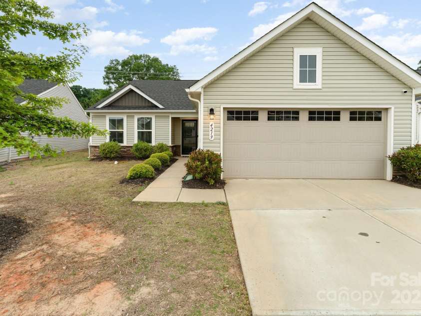 4219 Mackinnon Drive, Charlotte, NC 28214.  MLS# CAR4249042, YatesRealty ID 13290. 