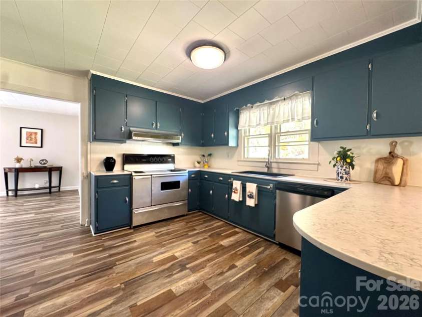 848 Meadowood Drive, Lenoir, NC 28645.  MLS# CAR4360747, YatesRealty ID 13290. 
