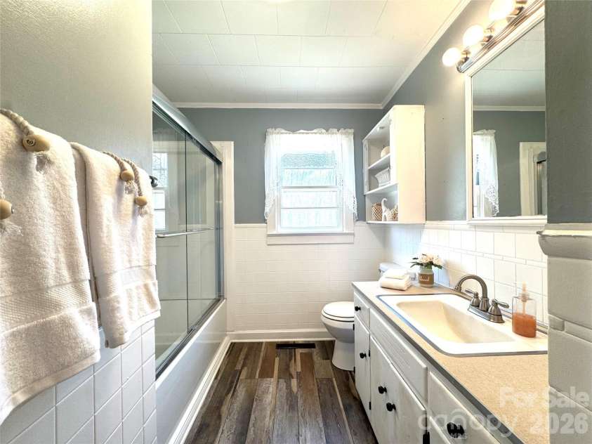 848 Meadowood Drive, Lenoir, NC 28645.  MLS# CAR4360747, YatesRealty ID 13290. 