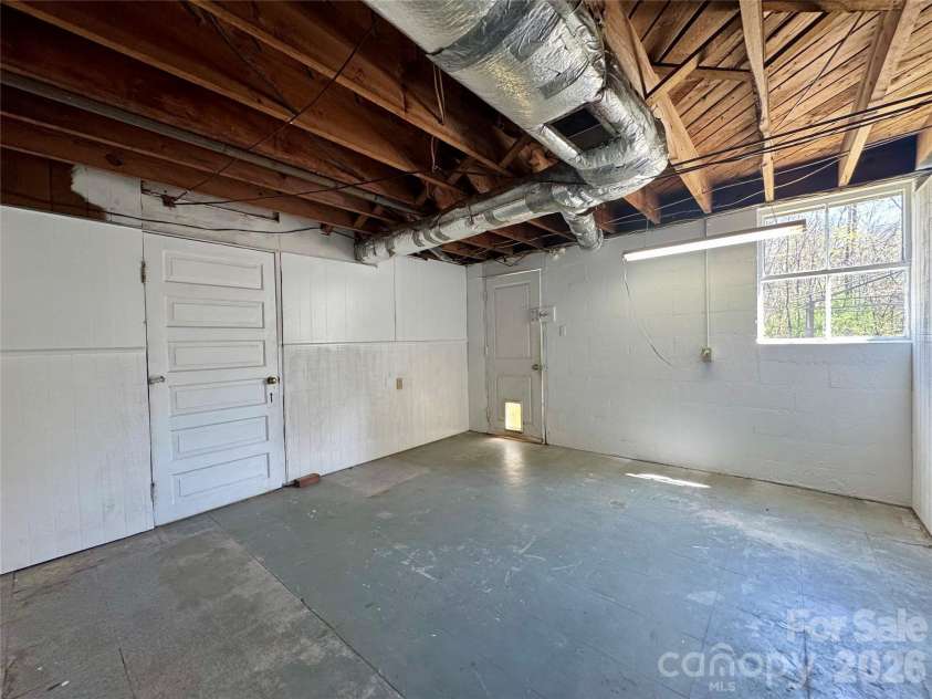848 Meadowood Drive, Lenoir, NC 28645.  MLS# CAR4360747, YatesRealty ID 13290. 