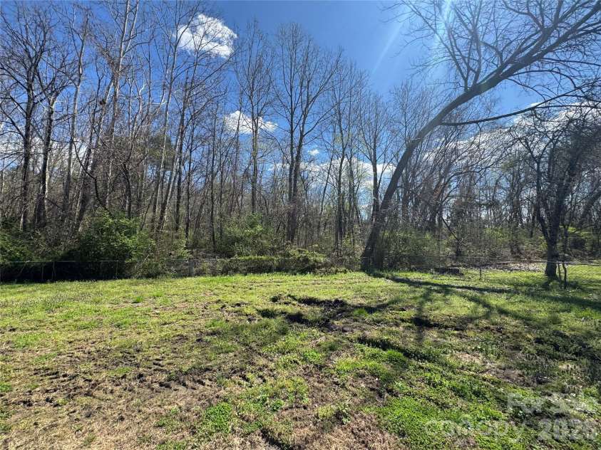 848 Meadowood Drive, Lenoir, NC 28645.  MLS# CAR4360747, YatesRealty ID 13290. 