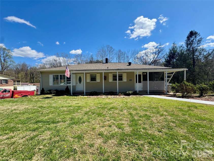 848 Meadowood Drive, Lenoir, NC 28645.  MLS# CAR4360747, YatesRealty ID 13290. 