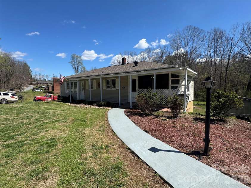 848 Meadowood Drive, Lenoir, NC 28645.  MLS# CAR4360747, YatesRealty ID 13290. 