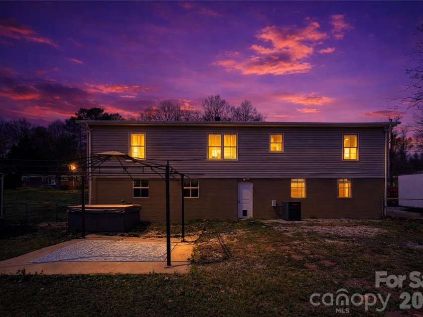 848 Meadowood Drive, Lenoir, NC 28645.  MLS# CAR4360747, YatesRealty ID 13290. 