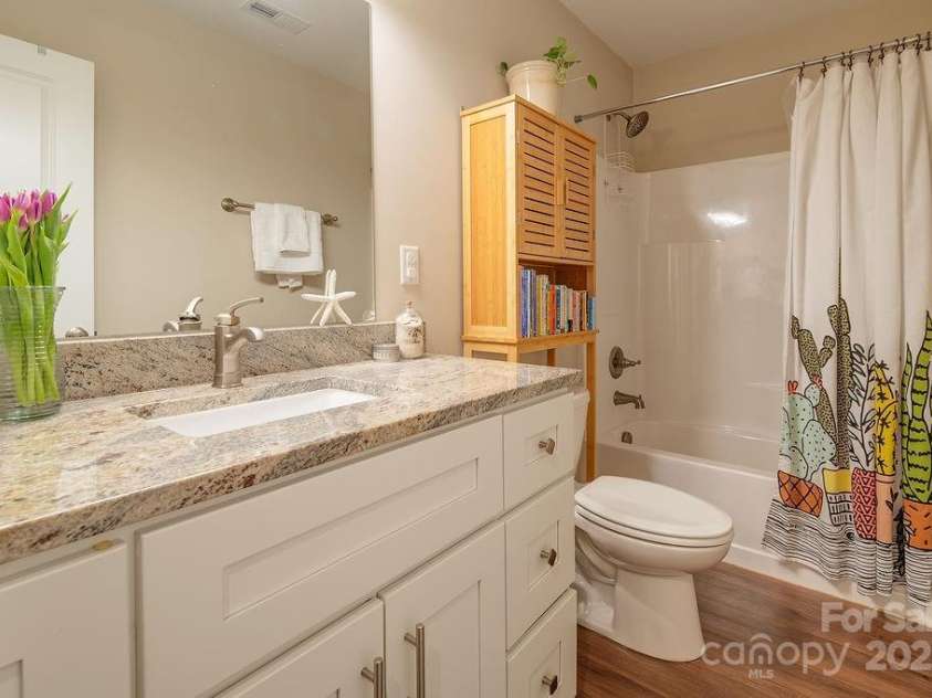 10 Half Moon Drive, Swannanoa, NC 28778.  MLS# CAR4252770, YatesRealty ID 13291. 