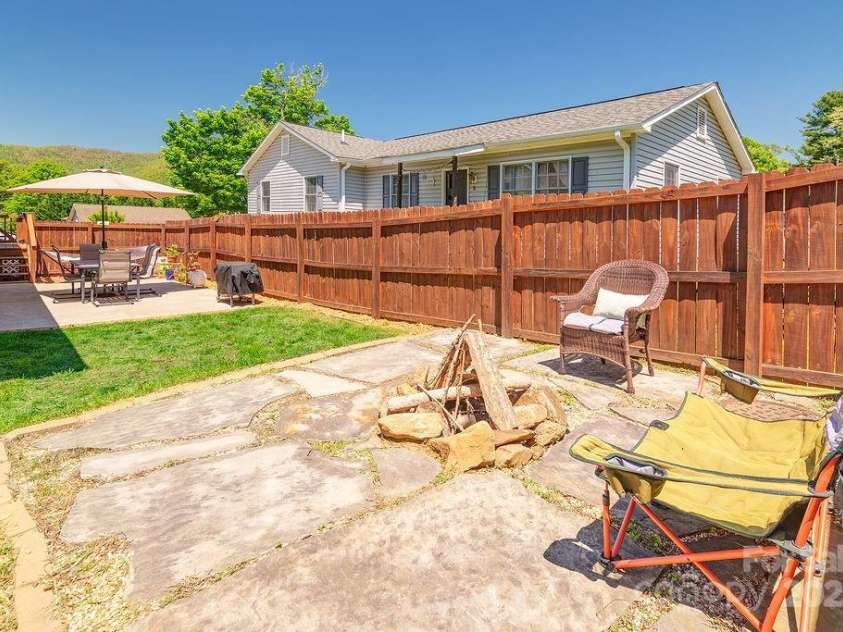 10 Half Moon Drive, Swannanoa, NC 28778.  MLS# CAR4252770, YatesRealty ID 13291. 