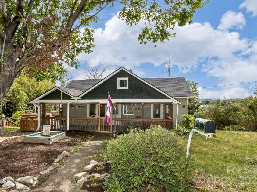 27 Townview Drive, Asheville, NC 28806.  MLS# CAR4247652, YatesRealty ID 13292. Welcome home!