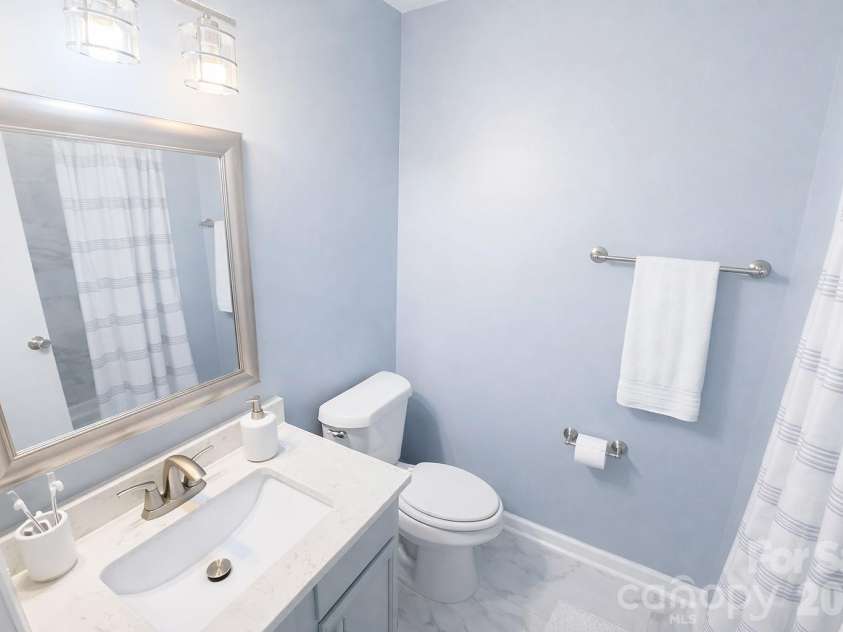 6106 Meadow Rose Lane, Charlotte, NC 28215.  MLS# CAR4359699, YatesRealty ID 13292. Attached full bath- Primary Bedroom
