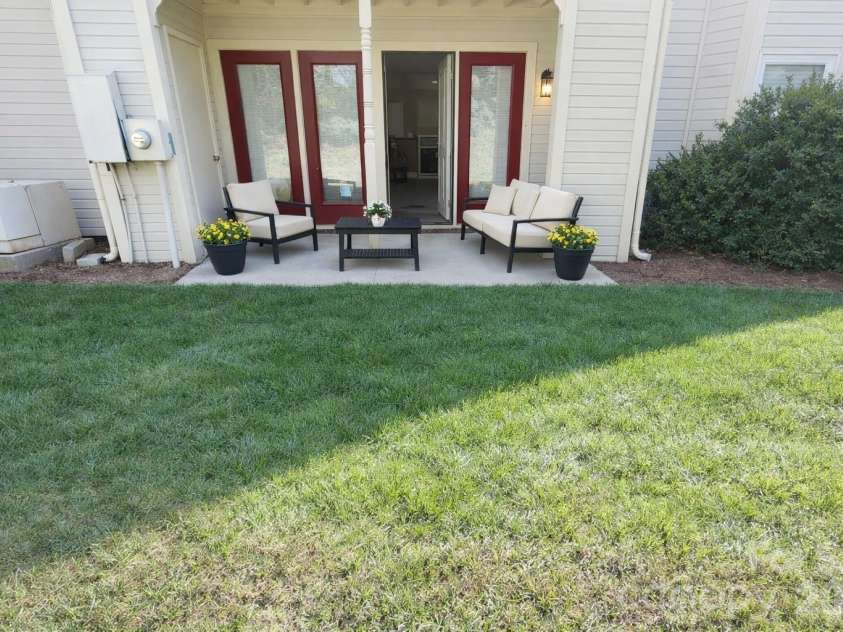 6106 Meadow Rose Lane, Charlotte, NC 28215.  MLS# CAR4359699, YatesRealty ID 13292. Ground unit with Patio