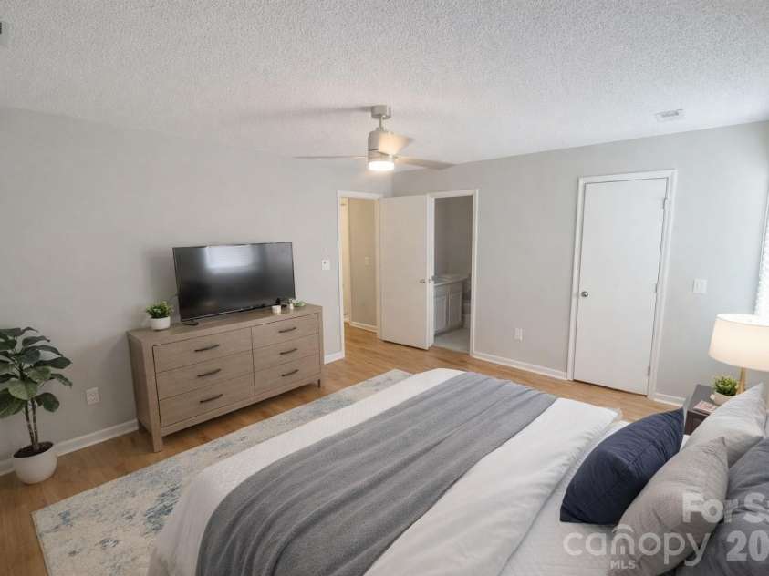 6106 Meadow Rose Lane, Charlotte, NC 28215.  MLS# CAR4359699, YatesRealty ID 13292. Primary bedroom