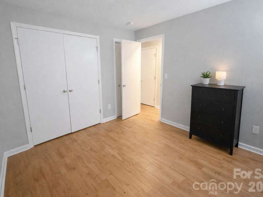 6106 Meadow Rose Lane, Charlotte, NC 28215.  MLS# CAR4359699, YatesRealty ID 13292. Spacious Bedroom