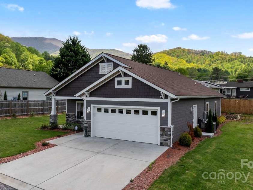63 Junes Way, Waynesville, NC 28786.  MLS# CAR4255022, YatesRealty ID 13293. 