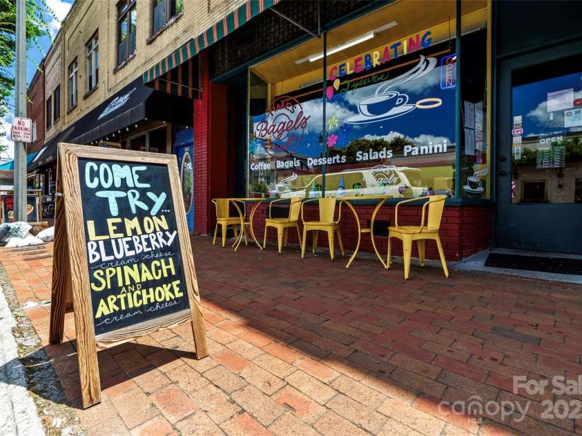 63 Junes Way, Waynesville, NC 28786.  MLS# CAR4255022, YatesRealty ID 13293. Downtown Waynesville