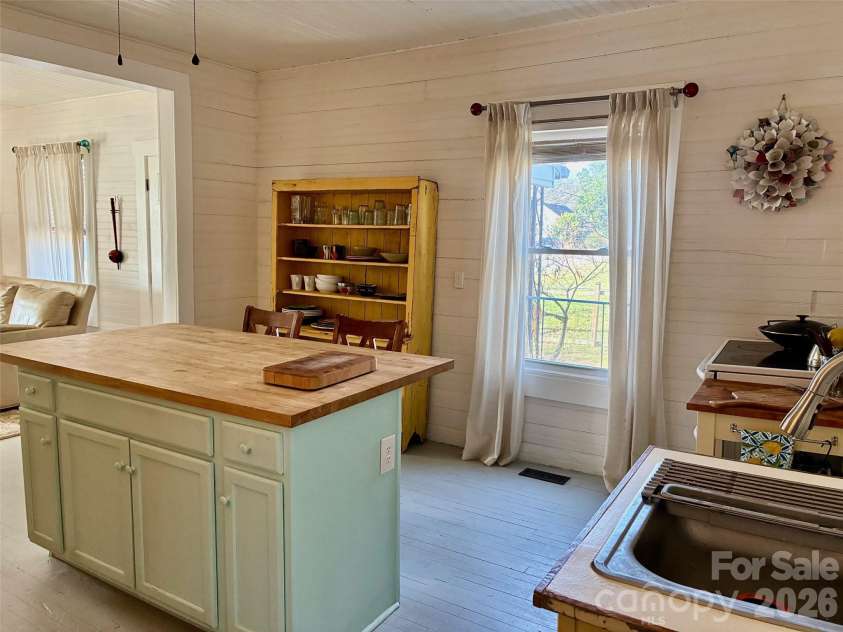 1203 Old Union Road, Lockhart, SC 29364.  MLS# CAR4352849, YatesRealty ID 13295. 