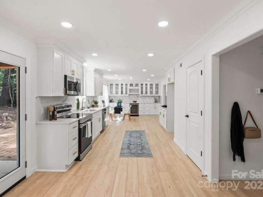 5910 Grosner Place, Charlotte, NC 28211.  MLS# CAR4257156, YatesRealty ID 13296. 