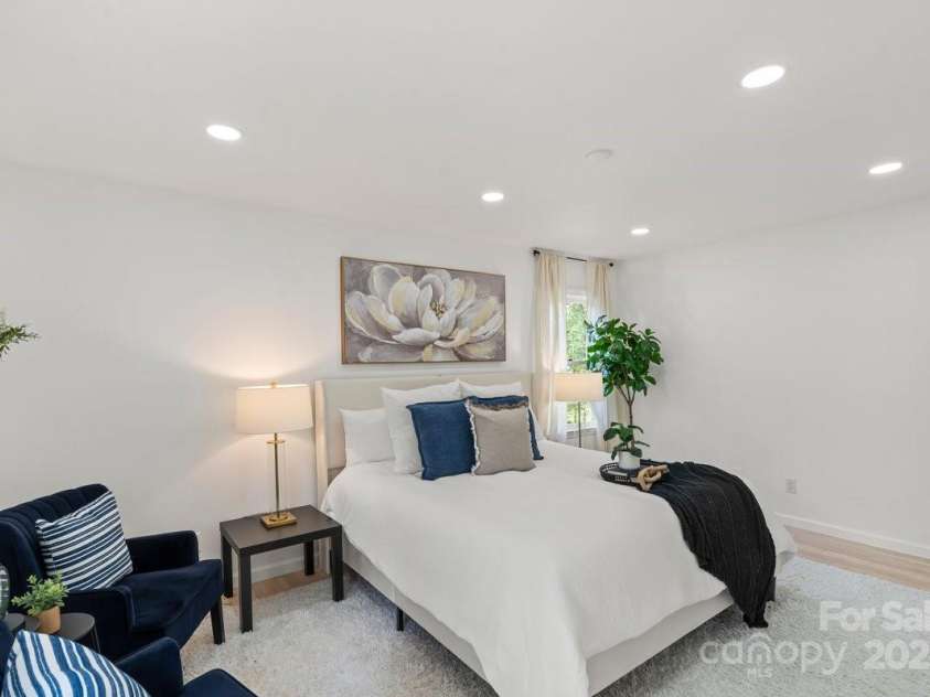 5910 Grosner Place, Charlotte, NC 28211.  MLS# CAR4257156, YatesRealty ID 13296. 