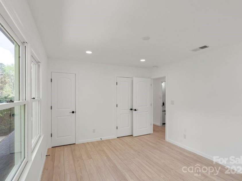 5910 Grosner Place, Charlotte, NC 28211.  MLS# CAR4257156, YatesRealty ID 13296. 