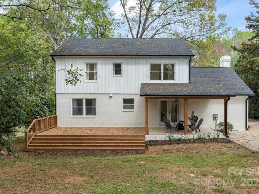 5910 Grosner Place, Charlotte, NC 28211.  MLS# CAR4257156, YatesRealty ID 13296. Enjoy your outdoor entertaining space!