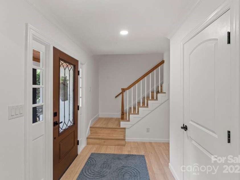 5910 Grosner Place, Charlotte, NC 28211.  MLS# CAR4257156, YatesRealty ID 13296. Entry. Welcome home!