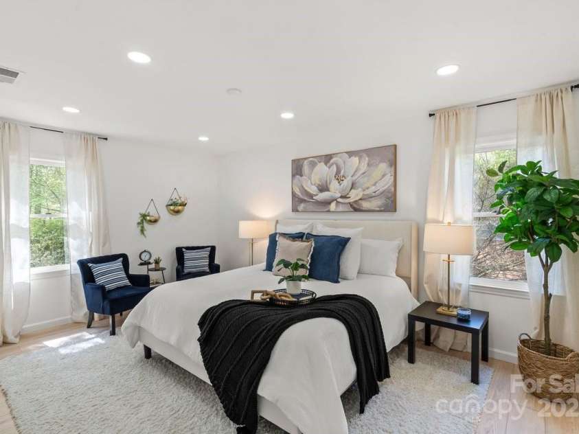 5910 Grosner Place, Charlotte, NC 28211.  MLS# CAR4257156, YatesRealty ID 13296. Spacious primary bedroom.