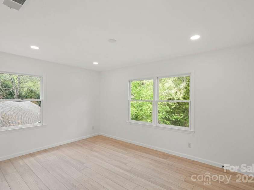 5910 Grosner Place, Charlotte, NC 28211.  MLS# CAR4257156, YatesRealty ID 13296. Spacious secondary bedrooms.