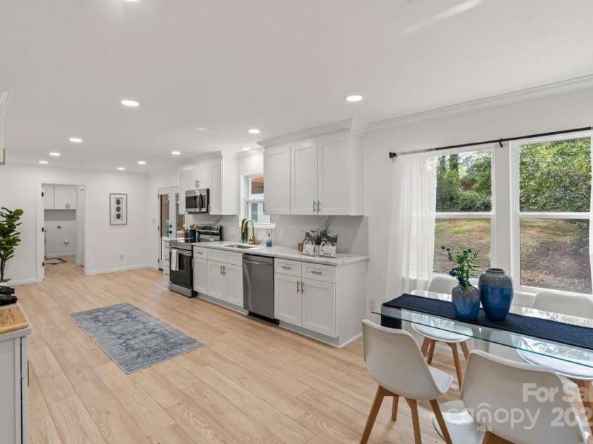 5910 Grosner Place, Charlotte, NC 28211.  MLS# CAR4257156, YatesRealty ID 13296. Your beautiful new kitchen!