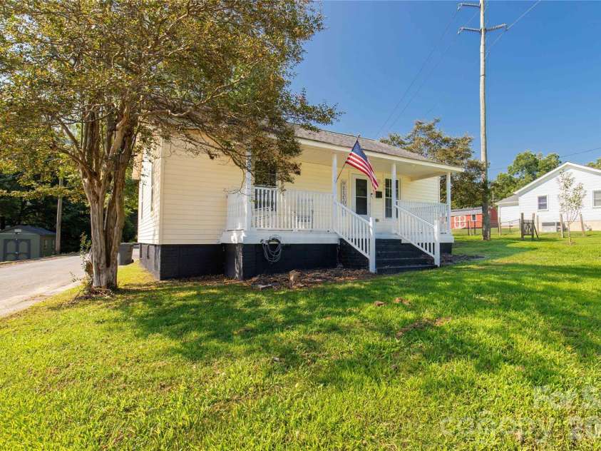 206 McConnell Street, Clover, SC 29710.  MLS# CAR4294359, YatesRealty ID 13297. 