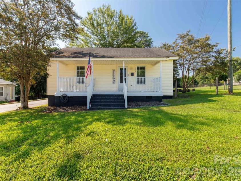 206 McConnell Street, Clover, SC 29710.  MLS# CAR4294359, YatesRealty ID 13297. 