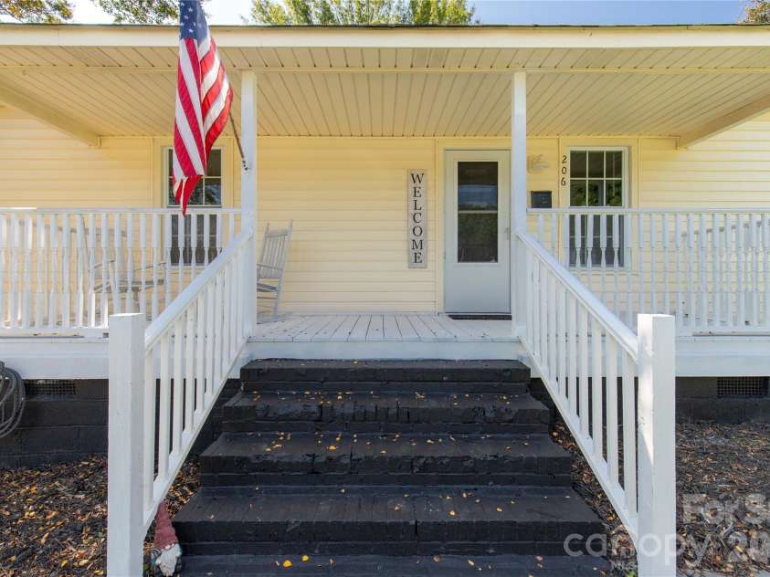 206 McConnell Street, Clover, SC 29710.  MLS# CAR4294359, YatesRealty ID 13297. 