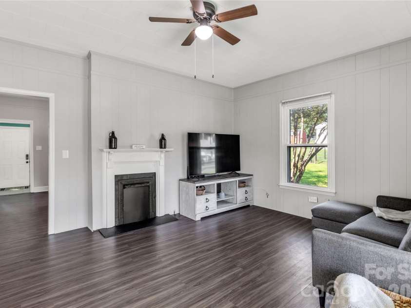 206 McConnell Street, Clover, SC 29710.  MLS# CAR4294359, YatesRealty ID 13297. 