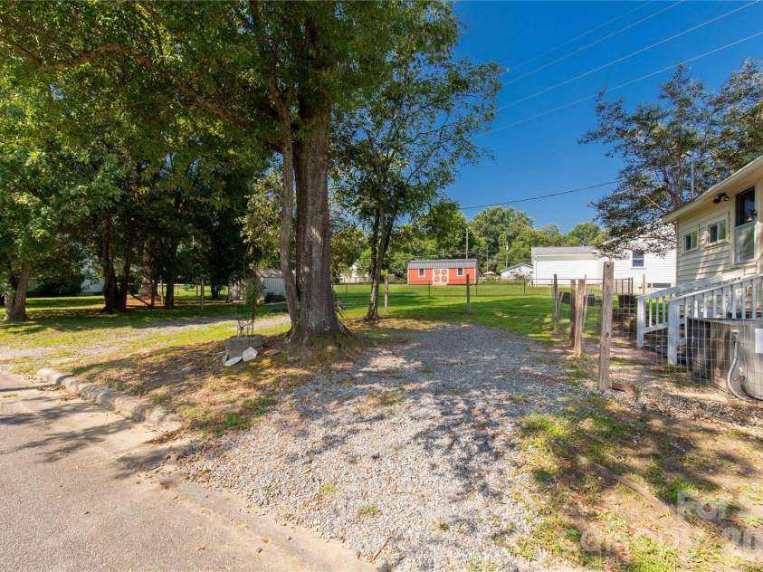 206 McConnell Street, Clover, SC 29710.  MLS# CAR4294359, YatesRealty ID 13297. 