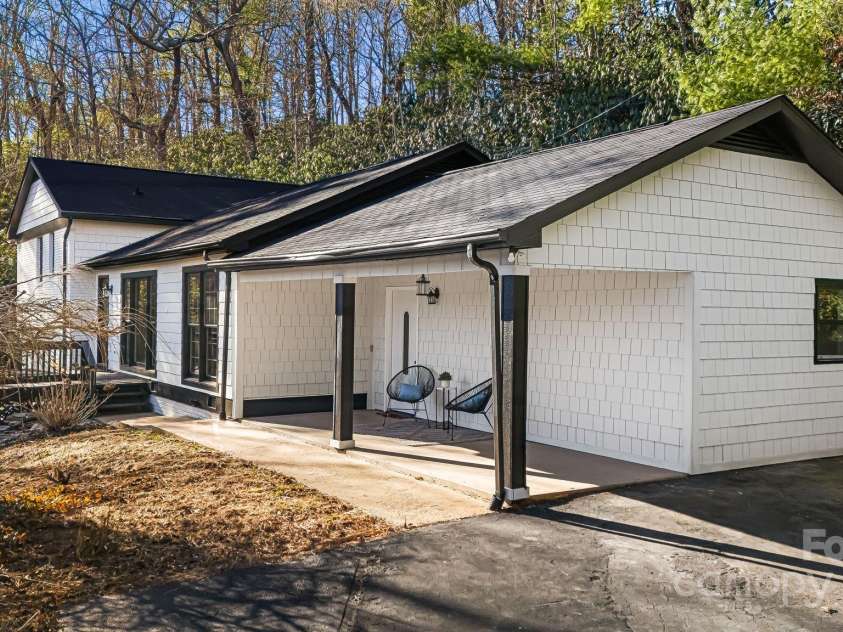 32 Whitaker View Road, Fairview, NC 28730.  MLS# CAR4257047, YatesRealty ID 13299. 