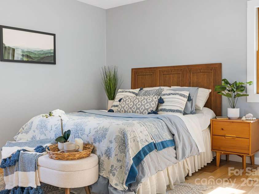 32 Whitaker View Road, Fairview, NC 28730.  MLS# CAR4257047, YatesRealty ID 13299. 