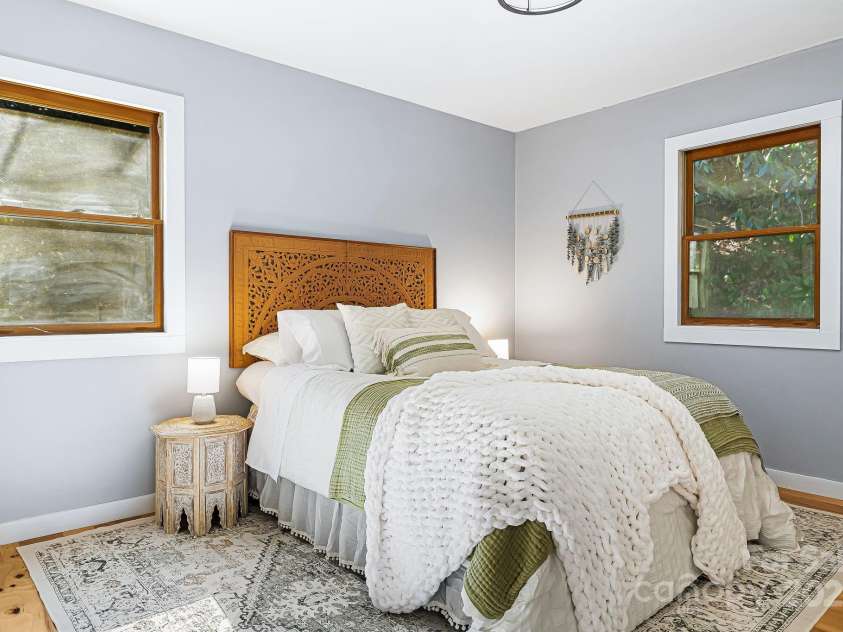 32 Whitaker View Road, Fairview, NC 28730.  MLS# CAR4257047, YatesRealty ID 13299. 