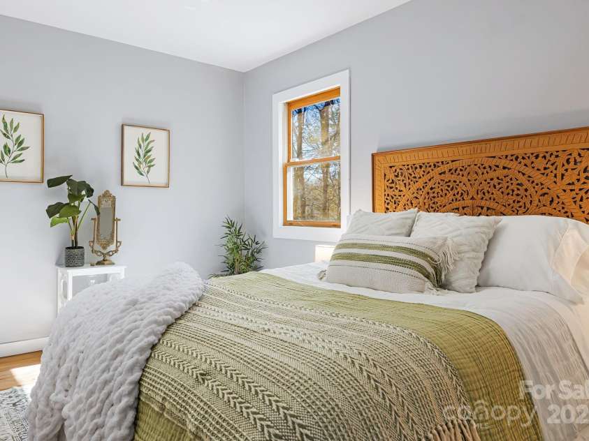 32 Whitaker View Road, Fairview, NC 28730.  MLS# CAR4257047, YatesRealty ID 13299. 