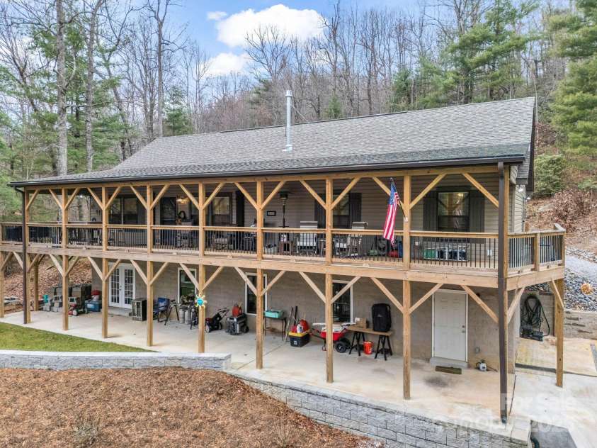 48 Rainbow Lake Circle, Black Mountain, NC 28711.  MLS# CAR4322893, YatesRealty ID 13299. 
