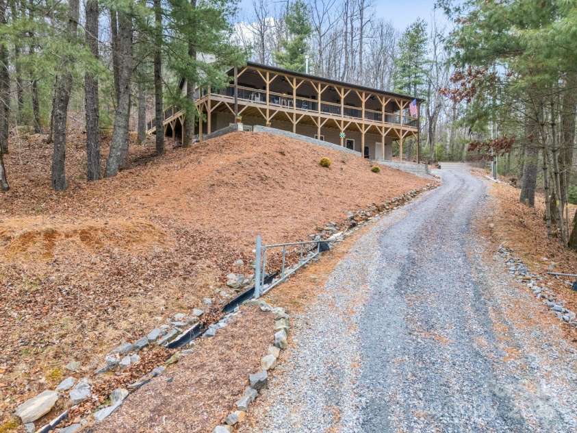 48 Rainbow Lake Circle, Black Mountain, NC 28711.  MLS# CAR4322893, YatesRealty ID 13299. 