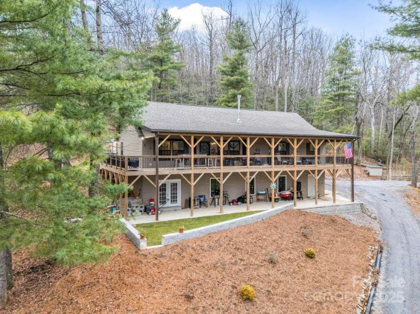 48 Rainbow Lake Circle, Black Mountain, NC 28711.  MLS# CAR4322893, YatesRealty ID 13299. 