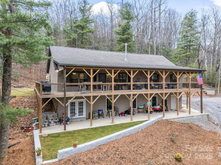48 Rainbow Lake Circle, Black Mountain, NC 28711.  MLS# CAR4322893, YatesRealty ID 13299. 