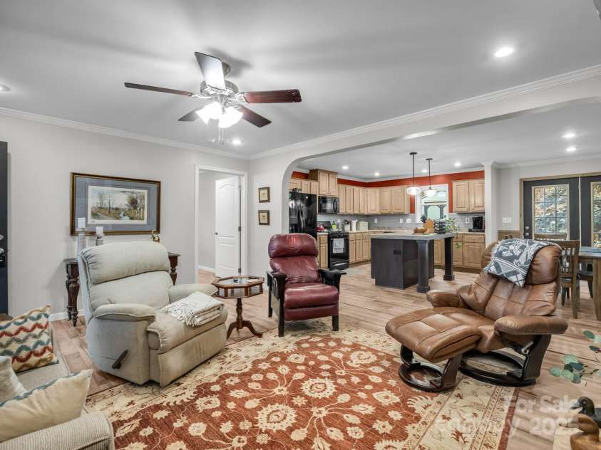 48 Rainbow Lake Circle, Black Mountain, NC 28711.  MLS# CAR4322893, YatesRealty ID 13299. 