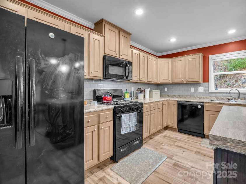 48 Rainbow Lake Circle, Black Mountain, NC 28711.  MLS# CAR4322893, YatesRealty ID 13299. 