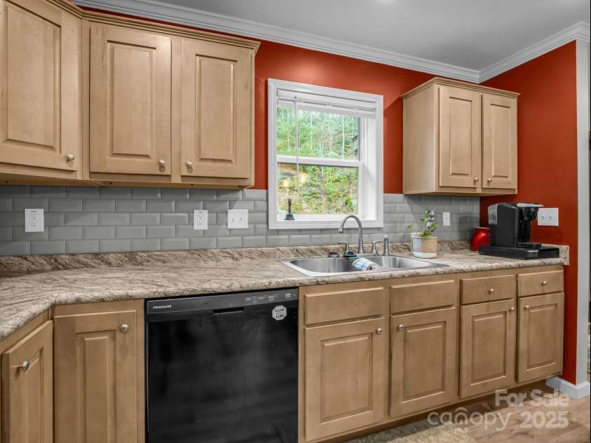 48 Rainbow Lake Circle, Black Mountain, NC 28711.  MLS# CAR4322893, YatesRealty ID 13299. 