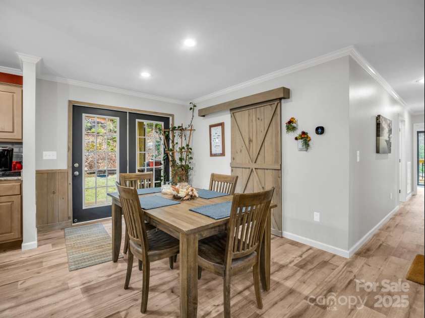 48 Rainbow Lake Circle, Black Mountain, NC 28711.  MLS# CAR4322893, YatesRealty ID 13299. 