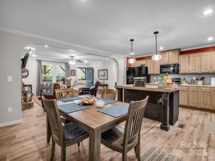 48 Rainbow Lake Circle, Black Mountain, NC 28711.  MLS# CAR4322893, YatesRealty ID 13299. 