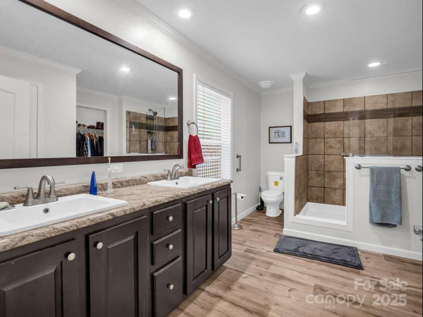 48 Rainbow Lake Circle, Black Mountain, NC 28711.  MLS# CAR4322893, YatesRealty ID 13299. 