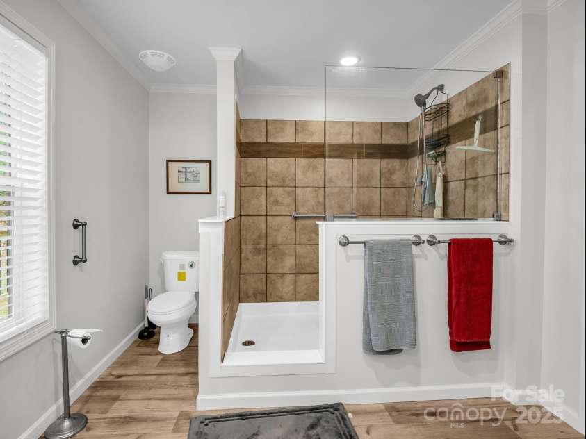 48 Rainbow Lake Circle, Black Mountain, NC 28711.  MLS# CAR4322893, YatesRealty ID 13299. 