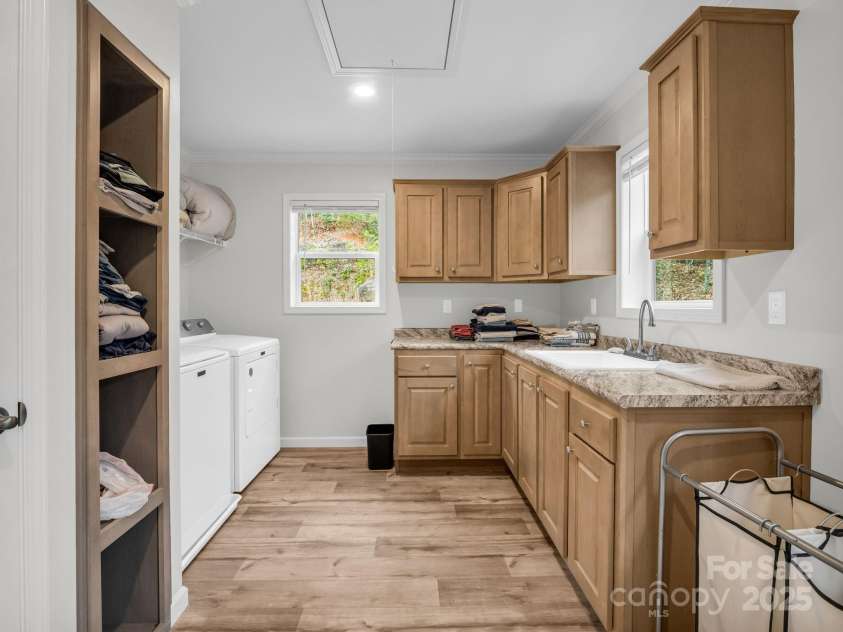 48 Rainbow Lake Circle, Black Mountain, NC 28711.  MLS# CAR4322893, YatesRealty ID 13299. 