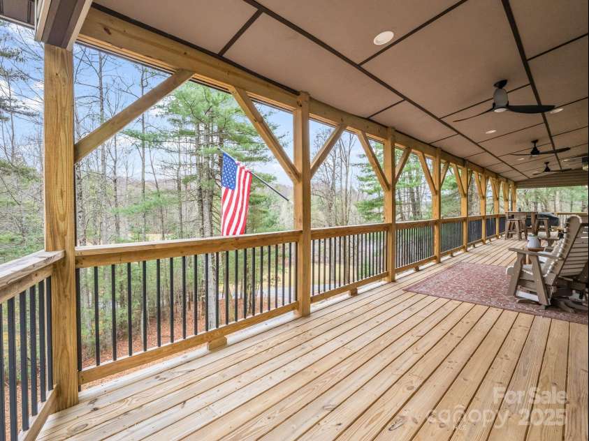48 Rainbow Lake Circle, Black Mountain, NC 28711.  MLS# CAR4322893, YatesRealty ID 13299. 